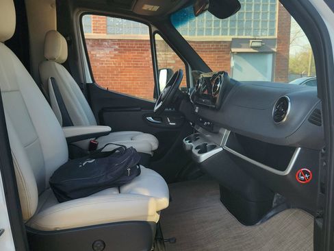Used 2019 Mercedes-Benz Sprinter 170 image 32