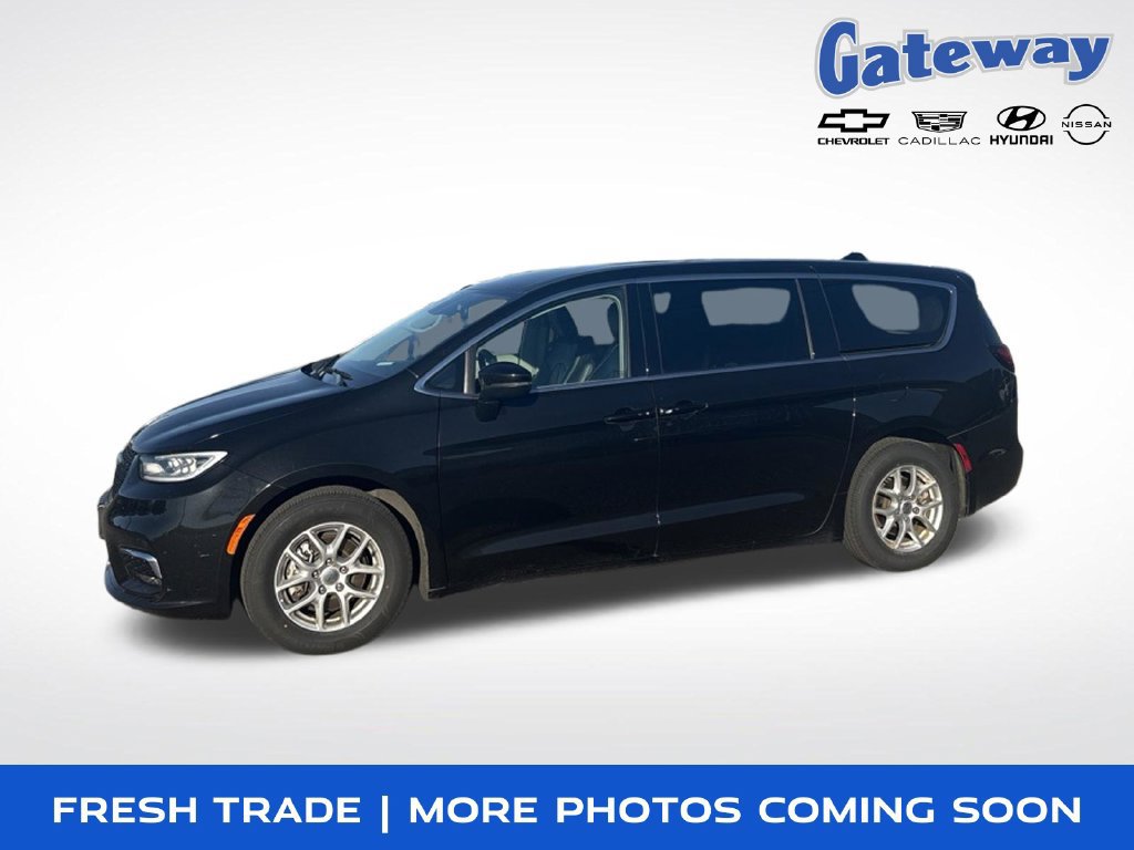Used 2023 Chrysler Pacifica Touring-L FWD 360° Tour