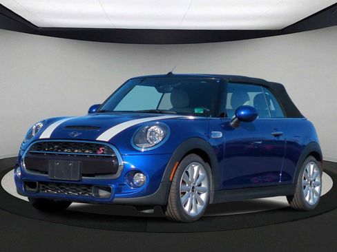 Used 2019 MINI Cooper S w/ Signature Upholstery Package image 4