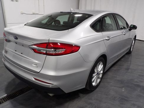 Used 2019 Ford Fusion SE FWD image 4