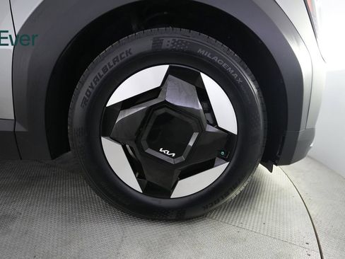 Used 2024 Kia EV9 Light Long Range RWD image 20