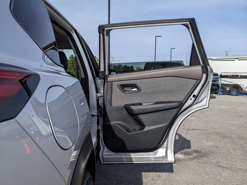 Used 2023 Nissan Rogue SV image 52