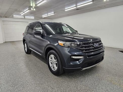 Used 2023 Ford Explorer XLT w/ Equipment Group 202A AWD/4WD image 3