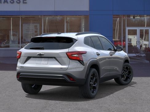 New 2026 Chevrolet Trax LT w/ Driver Confidence Package FWD image 4
