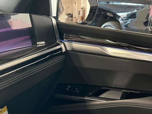 Certified 2025 Cadillac Escalade Premium Luxury image 38