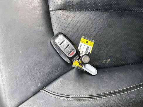 Used 2022 Chrysler Pacifica Touring-L FWD image 31