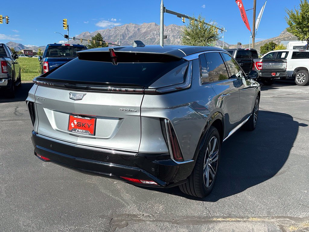 Certified 2024 Cadillac Lyriq Luxury AWD/4WD image 13