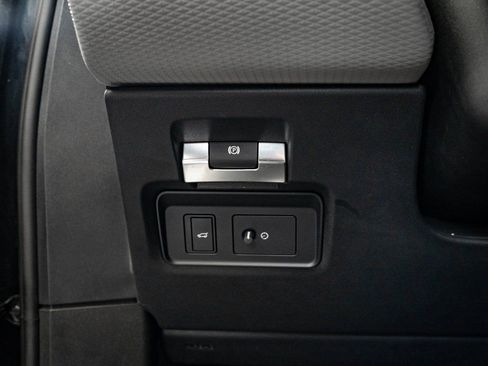 Used 2023 Land Rover Range Rover Evoque R-Dynamic S image 40