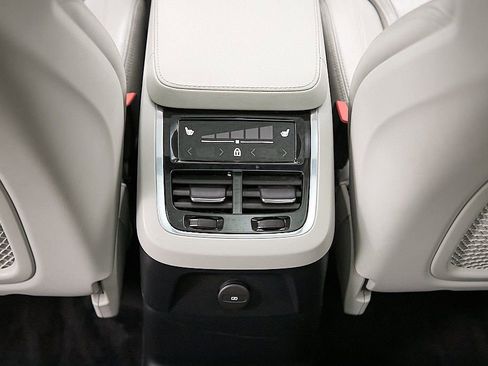 Certified 2023 Volvo XC90 T8 Ultimate image 27