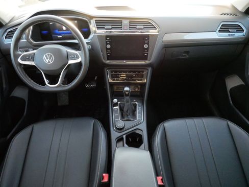 Used 2022 Volkswagen Tiguan SE image 10