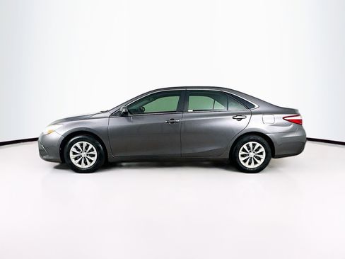 Used 2015 Toyota Camry LE image 4