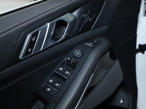 Used 2025 BMW X5 xDrive50e image 30