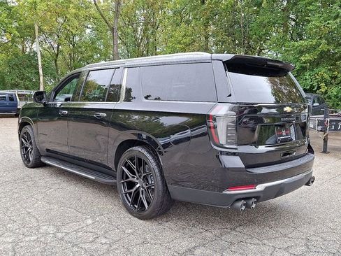 New 2025 Chevrolet Suburban Premier AWD/4WD image 4