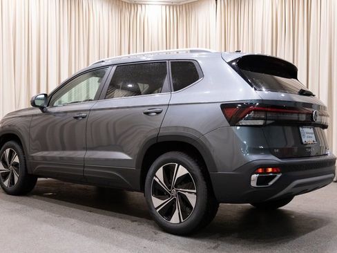New 2026 Volkswagen Taos SE w/ Panoramic Sunroof Package image 5