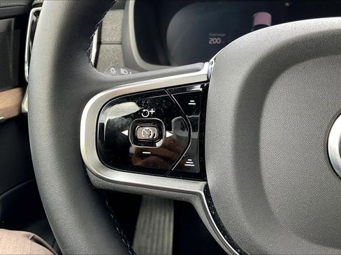 Used 2025 Volvo XC90 B5 Plus w/ Protection Package Premier image 21