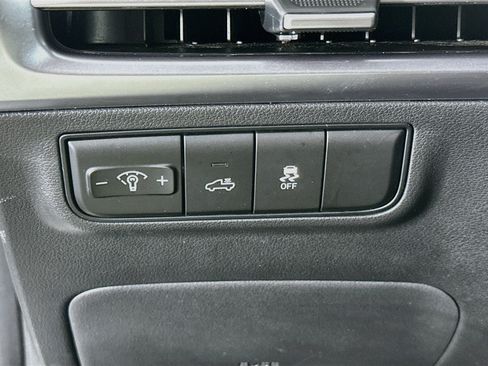 Used 2025 Hyundai Santa Cruz SEL FWD image 17