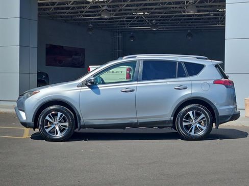 Used 2018 Toyota RAV4 XLE AWD/4WD image 5