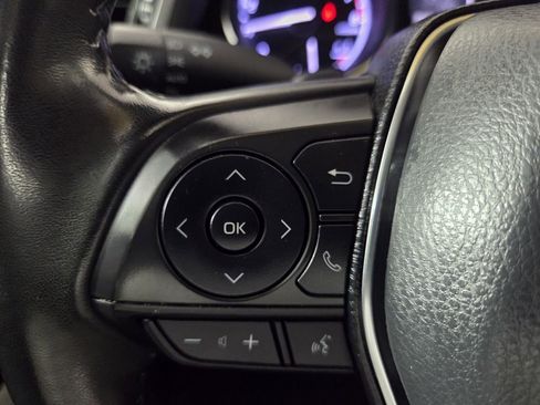 Used 2020 Toyota Camry SE w/ Convenience Package FWD image 18