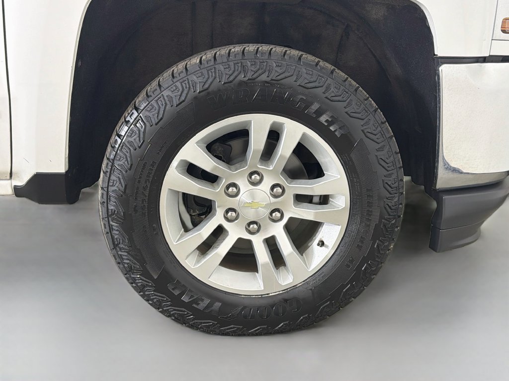 Used 2018 Chevrolet Silverado 1500 LT w/ All Star Edition AWD/4WD image 26