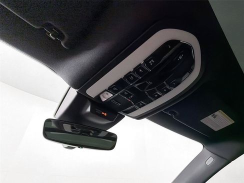 Used 2025 Porsche Macan S AWD/4WD image 25