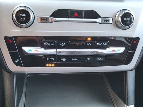 Used 2024 Ford Explorer XLT w/ Equipment Group 202A image 19