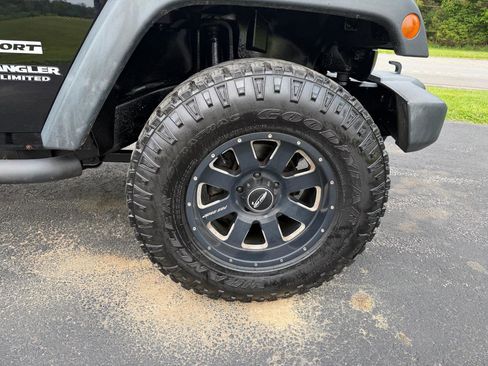 Used 2014 Jeep Wrangler Unlimited Sport w/ Quick Order Package 24S AWD/4WD image 15