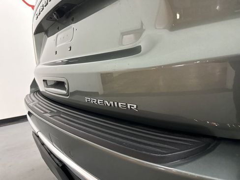 Used 2023 Chevrolet Suburban Premier image 10