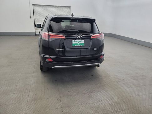 Used 2018 Toyota RAV4 XLE AWD/4WD image 6