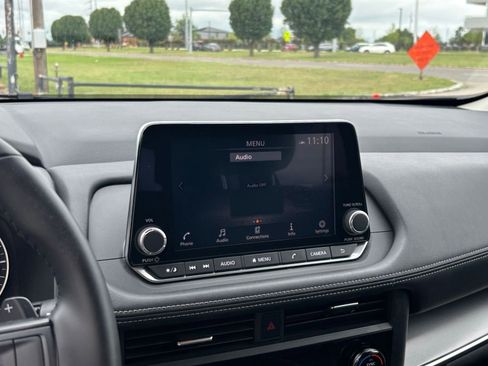 Used 2025 Nissan Rogue SV FWD image 20