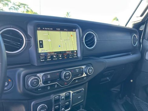 Certified 2022 Jeep Gladiator Overland w/ Popular Equipment Package image 12