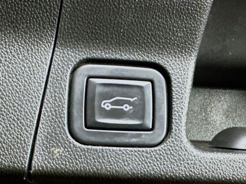 Used 2022 GMC Acadia SLE w/ Driver Convenience Package FWD image 30