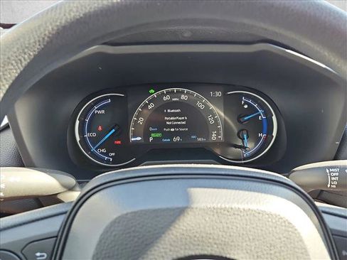 Used 2025 Toyota RAV4 LE image 10