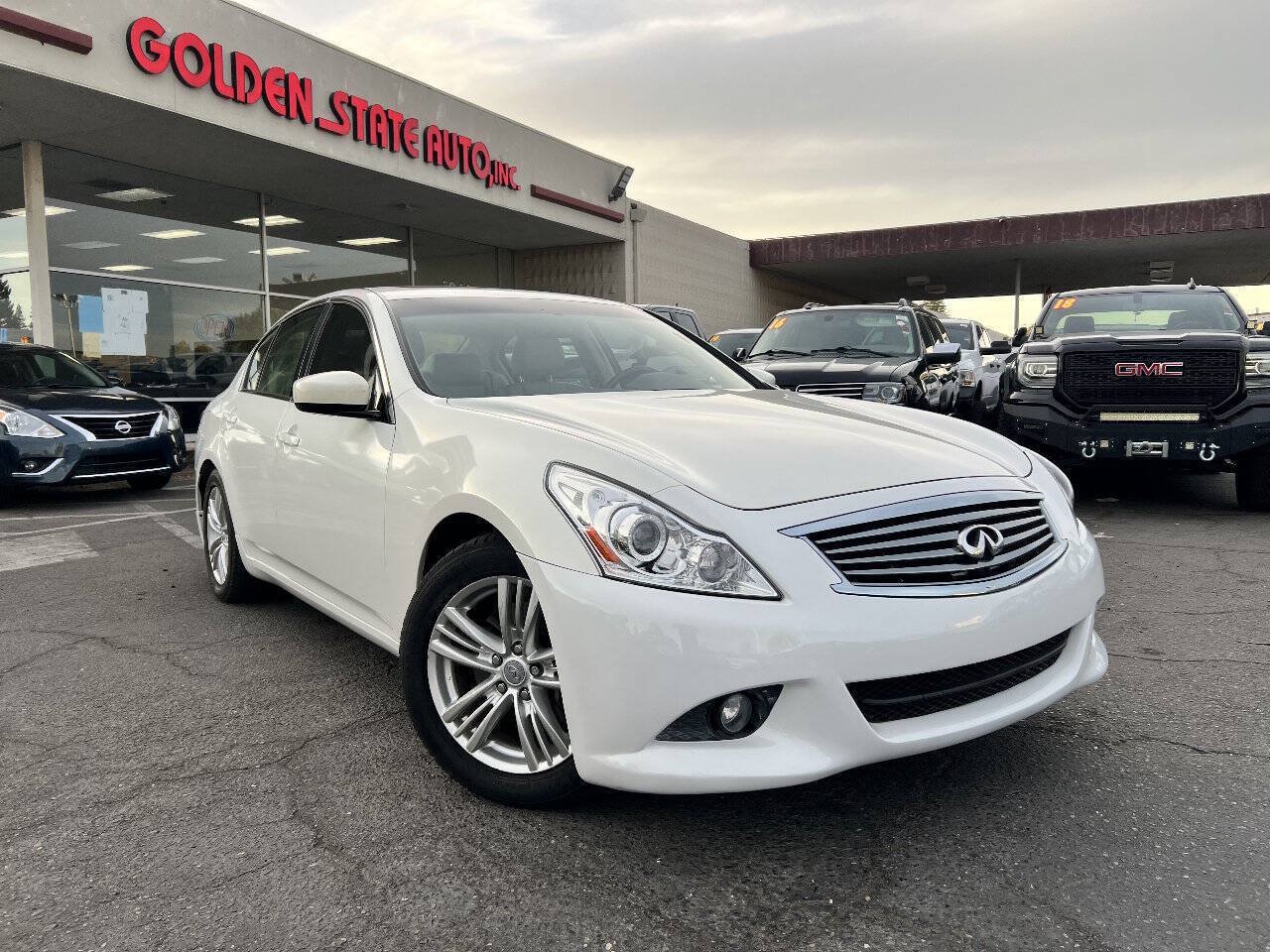 Used 2013 INFINITI G37 Journey w/ Premium Pkg RWD image 2