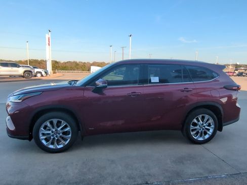 New 2026 Toyota Highlander Limited image 4