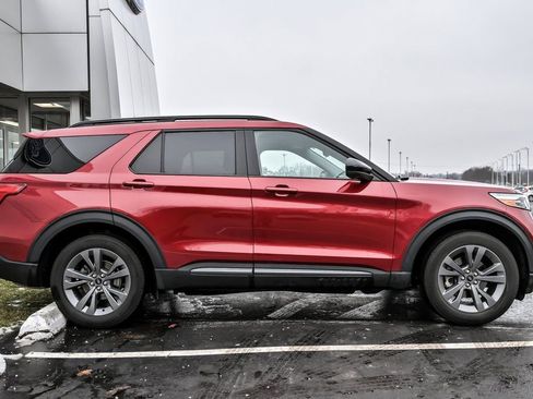 Used 2023 Ford Explorer XLT w/ Equipment Group 202A image 9