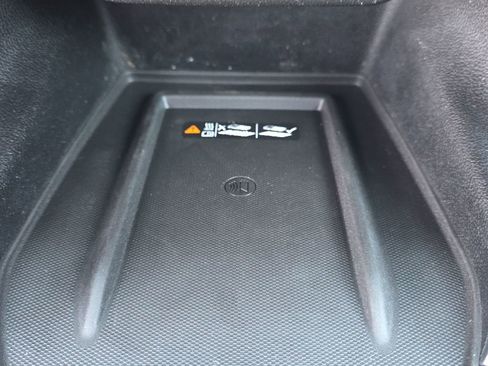 Used 2022 Chevrolet Traverse LT w/ LT Premium Package FWD image 22
