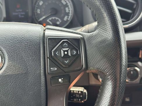 Used 2017 Toyota Tacoma TRD Sport w/ Tow Package (A/T) AWD/4WD image 24
