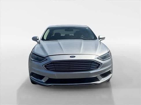 Used 2018 Ford Fusion SE w/ Fusion SE Technology Package FWD image 8