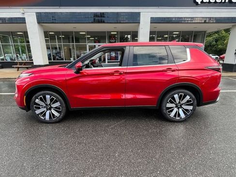 New 2025 Mitsubishi Outlander SE image 6