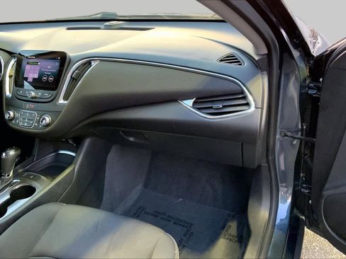 Used 2020 Chevrolet Malibu LT FWD image 18