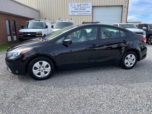 Used 2017 Kia Forte LX image 1