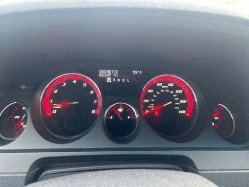 Used 2012 GMC Acadia SLE FWD image 26