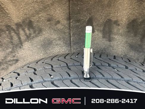Used 2024 GMC Yukon Denali w/ Advanced Technology Package AWD/4WD image 27