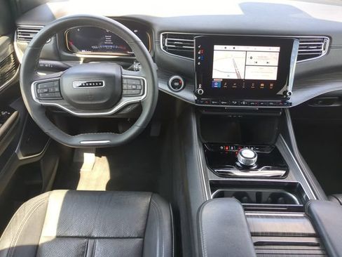Used 2024 Jeep Wagoneer Series II w/ Flexible Seating Group RWD image 17