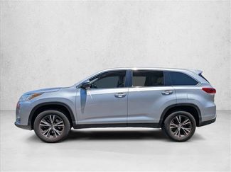 Used 2019 Toyota Highlander LE FWD video 2
