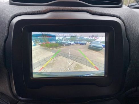 Used 2019 Jeep Renegade Altitude w/ Quick Order Package 2XM image 13