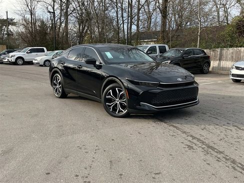 Used 2023 Toyota Crown XLE image 2