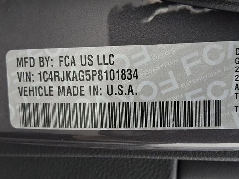 Used 2023 Jeep Grand Cherokee L Laredo image 31