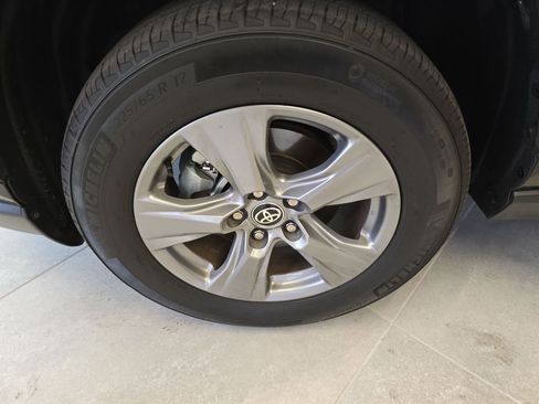 Used 2025 Toyota RAV4 XLE image 33