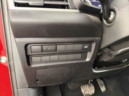 Used 2025 Mitsubishi Outlander SE image 24